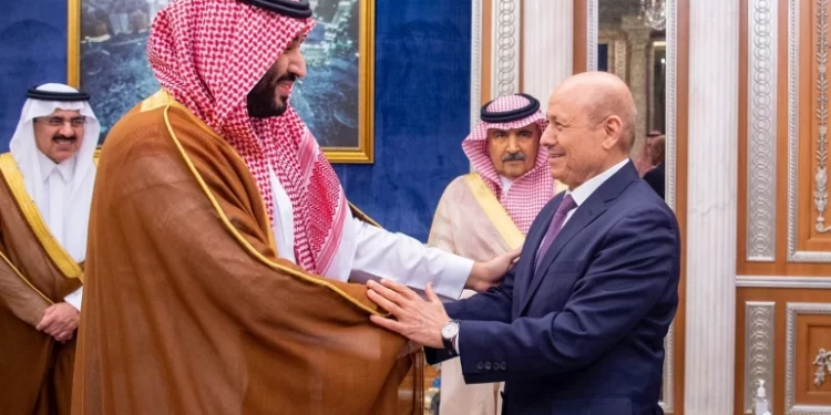 رشاد العليمي.. تعرّف إلى رئيس مجلس القيادة الرئاسي في اليمن