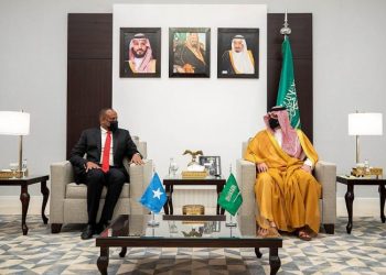 وزير الأمن الداخلي يجتمع مع وزير الداخلية السعودي