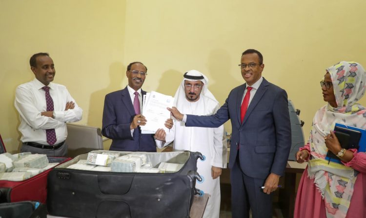 صور | مراسم تسليم دولة الإمارات 9.6 مليون دولار أمريكي لدعم الصومال إغاثيا وتنمويا