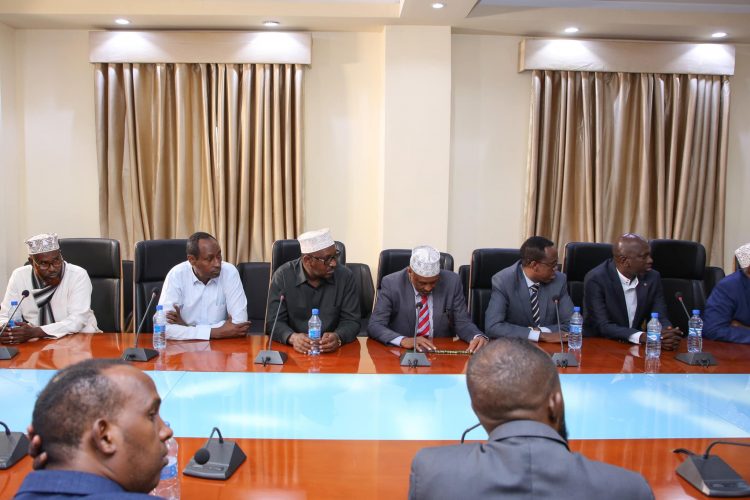 فخامة رئيس الجمهورية يجتمع مع رجال الأعمال الصوماليين في كينيا | صور