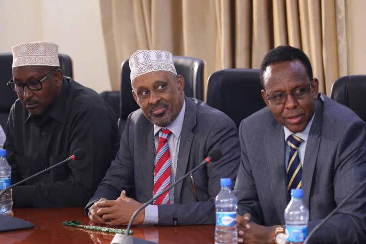 فخامة رئيس الجمهورية يجتمع مع رجال الأعمال الصوماليين في كينيا | صور