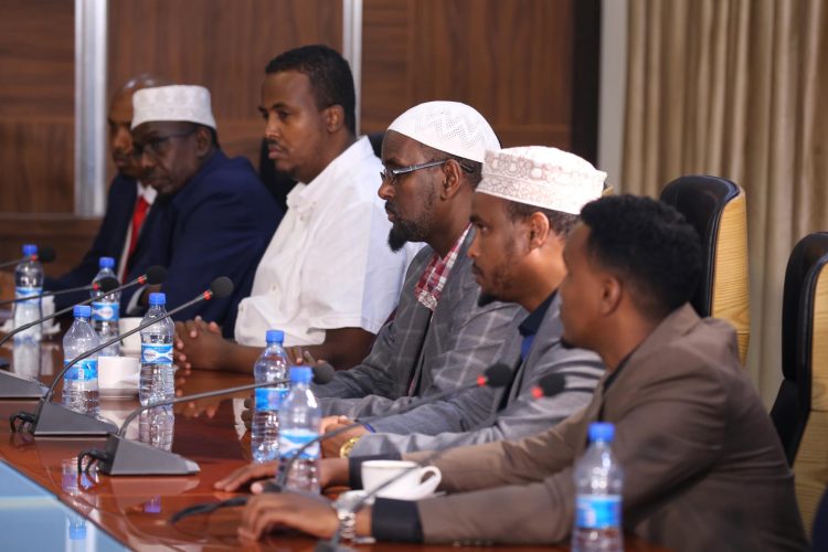 فخامة رئيس الجمهورية يجتمع مع رجال الأعمال الصوماليين في كينيا | صور