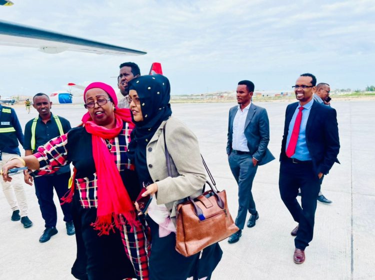 مساعدات قطرية وسعودية تصل إلى البلاد