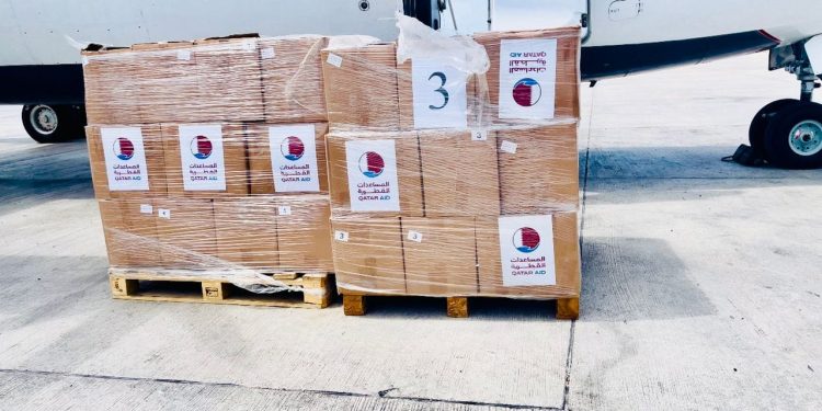 مساعدات قطرية وسعودية تصل إلى البلاد