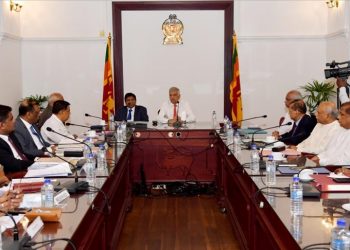 رئيس الوزراء السريلانكي يعلن انهيار اقتصاد بلاده