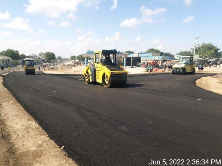 بدعم صندوق قطر للتنمية تجددت أعمال بناء طريق مقديشو- بلعد في عهد الرئيس المنتخب حسن شيخ محمود | صور