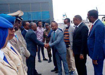 وزير الخارجية الإثيوبي يصل البلاد