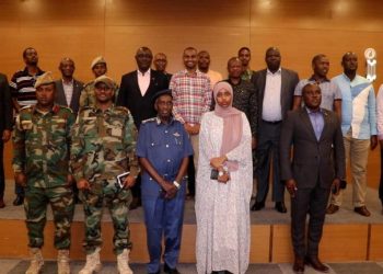 وزير الدفاع يجتمع مع نظيره الأوغندي