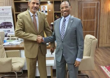 وزير المالية الصومالي يلتقي مع السفير الليبي في البلاد. مقديشو برس