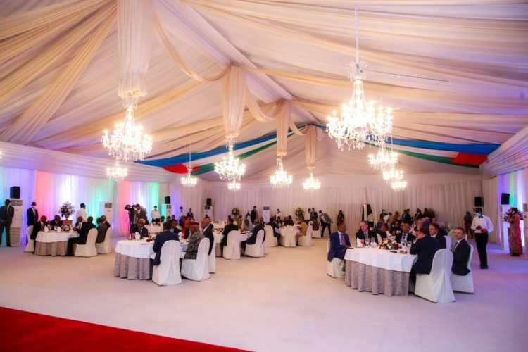 الرئيس الجبيوتي يقلد رئيس الصومال أرفع وسام جيبوتي (صور)