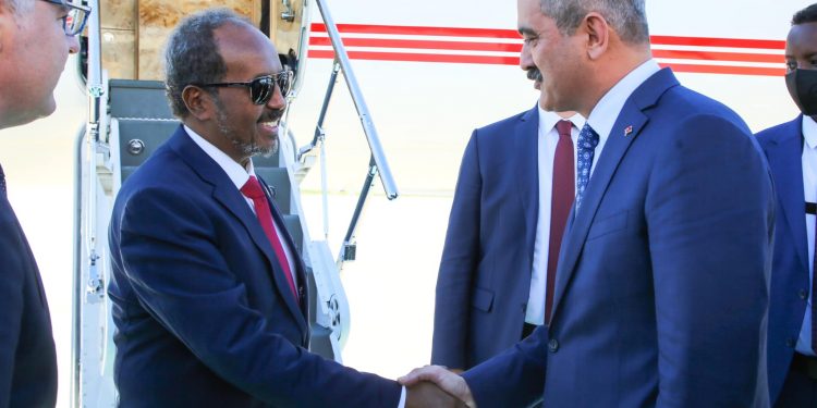 صور وصول فخامة الرئيس حسن شيخ محمود إلي العاصمة التركية أنقره