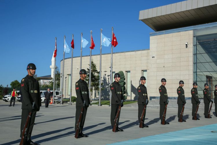 صور وصول فخامة الرئيس حسن شيخ محمود إلي العاصمة التركية أنقره