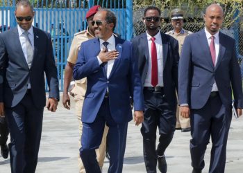 الرئيس حسن شيخ يغادر البلاد  إلي مصر بدعوة من الرئيس المصري
