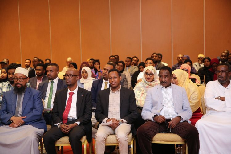 صور | لقاء رئيس الجمهورية برجال الأعمال والطلاب والجالية الصومالية في تركيا