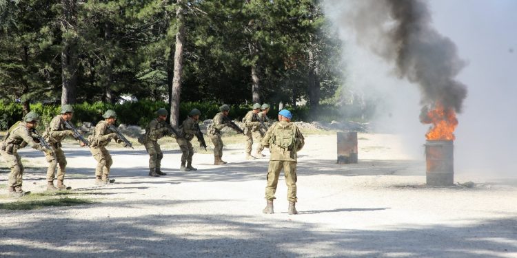 صور | الرئيس في مدرسة تدريب الكوماندوز التركية في إسبارطة