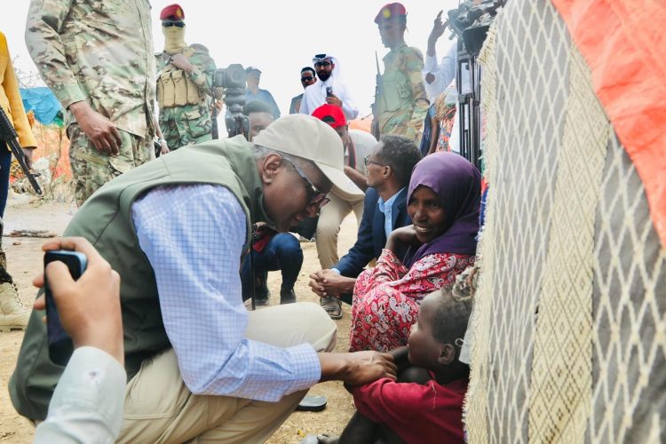 المبعوث الرئاسي للجفاف يشيد بدور دولة قطر في إيصال المساعدات للنازحين في الصومال