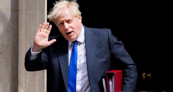 بوريس جونسون يعلن استقالته من زعامة حزب المحافظين والبقاء في رئاسة الحكومة حتى اختيار بديل