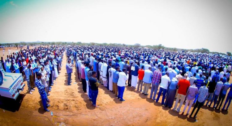صوماليلاند تشيع “الشيخ آدم سيرة” اشهر علماء الصومال إلى مثواه الأخير (صور)