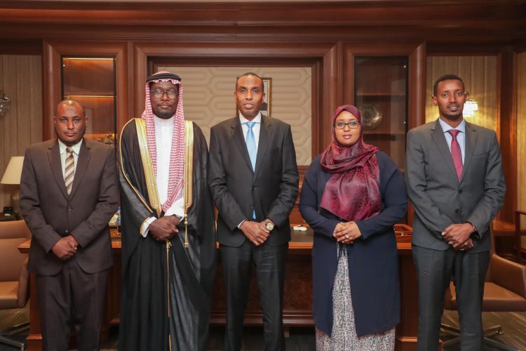 دولة رئيس الوزراء يستقبل سفير السعودية لدي البلاد | صور