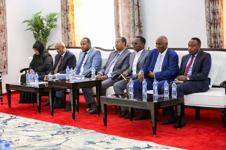 رئيس ولاية جنوب الغرب يسقبل مبعوث الأمين العام للأمم المتحدة لدى البلاد