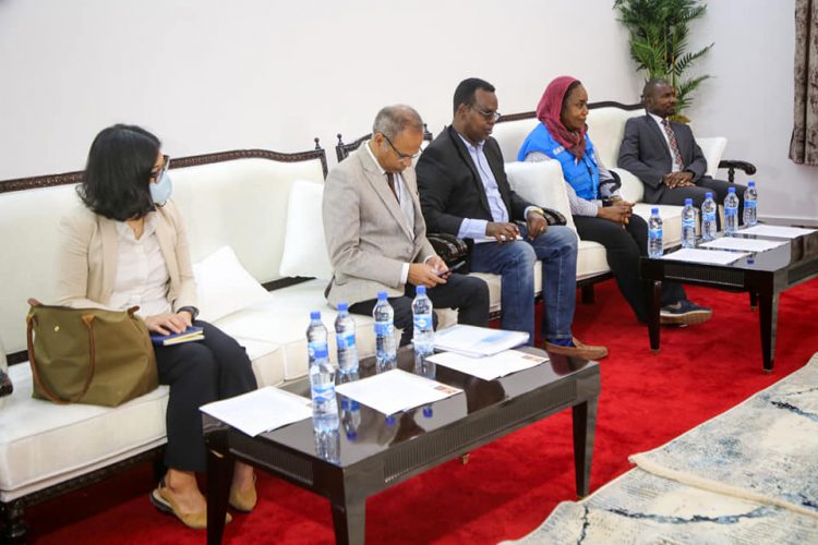 رئيس ولاية جنوب الغرب يسقبل مبعوث الأمين العام للأمم المتحدة لدى البلاد