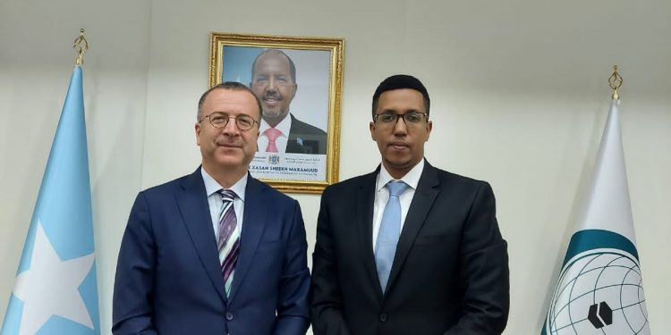 المندوب الصومالي في منظمة التعاون الإسلامي يستقبل بنظيره التركي