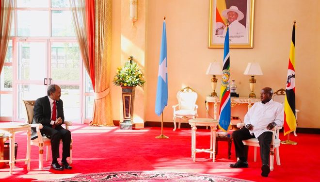 الرئيسيان الصومالي والأوغندي يفتتحان أول مؤتمر لرجال الأعمال والشركات بين البلدين