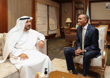 رئيس الوزراء يبحث مع سفير الإمارات تعزيز التعاون