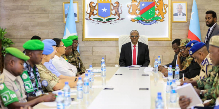 رئيس ولاية جنوب الغرب الصومالية يعقد اجتماعا أمنيا في بيدو لمواجهة حركة الشباب