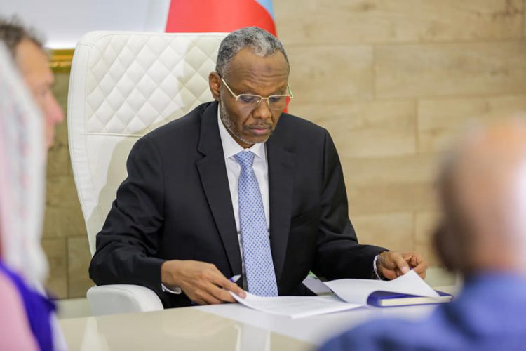 رئيس ولاية جنوب الغرب يلتقي بمسؤولين من منظمة الهجرة الدولية حول الجفاف (صور)