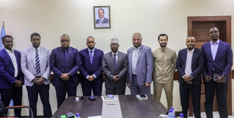 وزير الداخلية أحمد معلم يستقبل وفد من الوكالة الأمريكية للتنمية الدولية (صور)