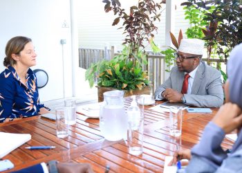 وزير الداخلية الصومالي يلتقى مع سفيرة بريطانيا (صور)