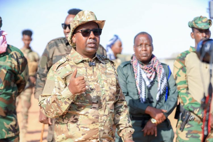 وزير الداخلية : نقف مع القوات وقيادة الحكومة على مختلف مستوياتها ملتزمة بإنهاء حركة الشباب (صور)