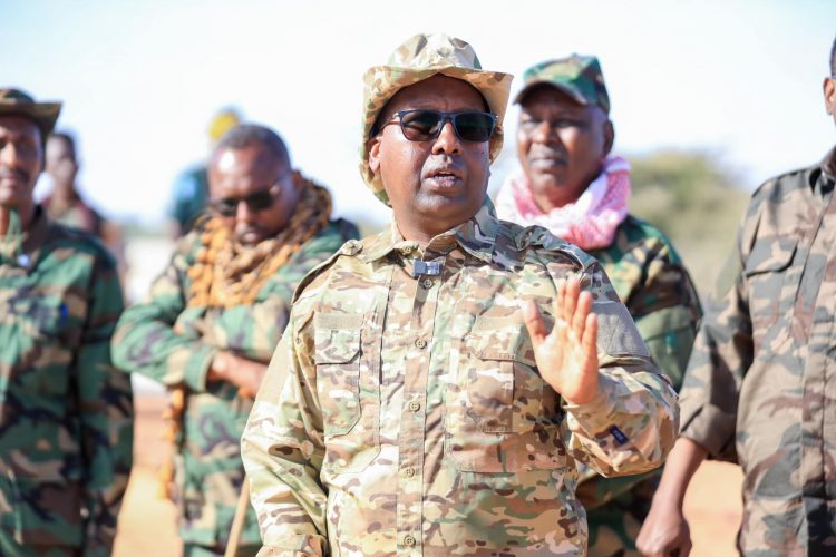 وزير الداخلية : نقف مع القوات وقيادة الحكومة على مختلف مستوياتها ملتزمة بإنهاء حركة الشباب (صور)