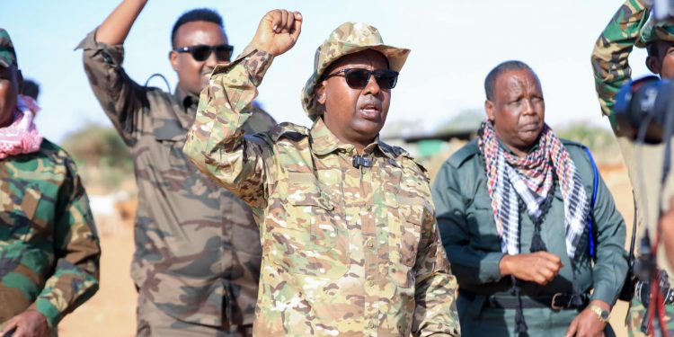 وزير الداخلية : نقف مع القوات وقيادة الحكومة على مختلف مستوياتها ملتزمة بإنهاء حركة الشباب (صور)