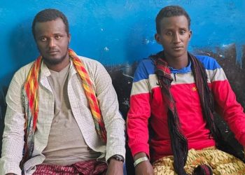 عنصران من حركة الشباب يستسلمان للقوات المسلحة بولاية غلمدغ الصومالية