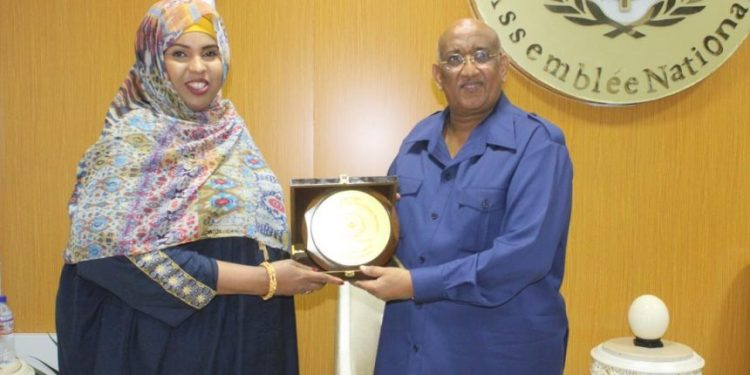 مرشحة الصومال لرئاسة الاتحاد البرلماني الدولي تجتمع مع رئيس الجمعية الوطنية بدولة جيبوتي