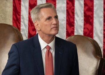 إقالة رئيس مجلس النواب الأمريكي كيفن مكارثي من منصبه