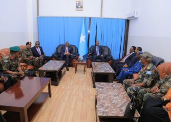 وزير الدفاع الكيني يصل إلى مقديشو