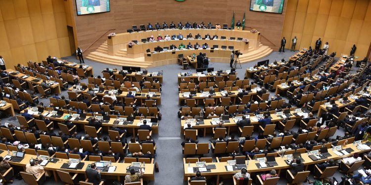 الاتحاد الإفريقي يدعو الفلسطينيين والإسرائيليين إلى طاولة المفاوضات