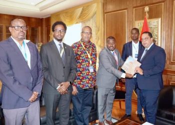 نائب رئيس مجلس الشعب الصومالي يجتمع مع نظيره الأنغولي