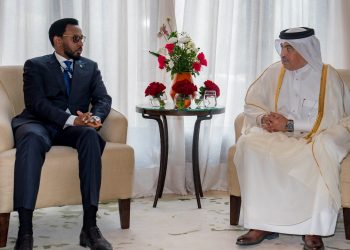 وزير المالية الصومالي يجتمع مع نظيره القطري في مدينة مراكش المغربية