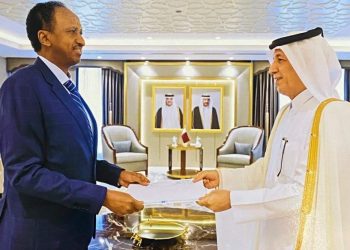 سفير الصومال لدى قطر يقدم نسخة من أوراق اعتماده إلى وزير الدولة للشؤن الخارجية