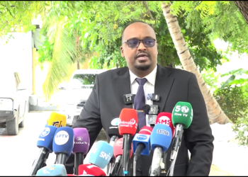 وزير الأشغال العامة الصومالي يؤكد حدوث أضرار كبيرة في مطارات البلاد جراء الفيضانات