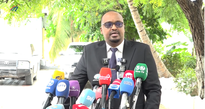 وزير الأشغال العامة الصومالي يؤكد حدوث أضرار كبيرة في مطارات البلاد جراء الفيضانات