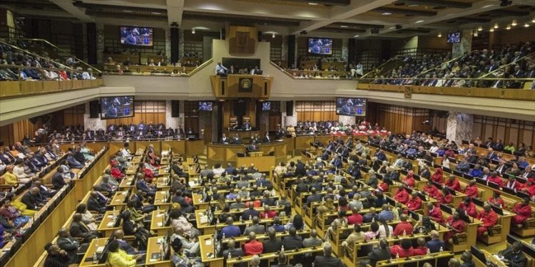 جنوب إفريقيا تعلق العلاقات مع إسرائيل وتغلق سفارة تل أبيب