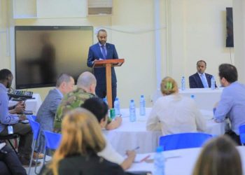 الصومال وبعثة الأمم المتحدة لحفظ السلام يبحثان التطورات الأخيرة في البلاد