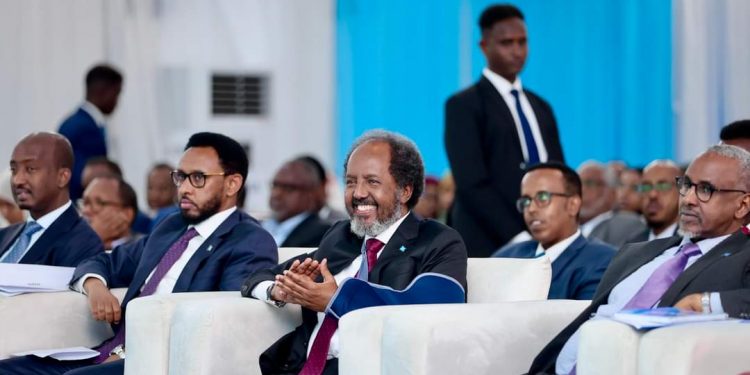 الرئيس الصومالي يفتتح مؤتمر إعداد رؤية مئوية الصومال 2060