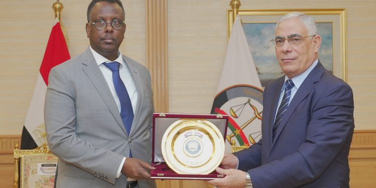 النائب العام المصري  يستقبل نظيره الصومالي ووزير العدل لجمهورية الصومال (صور)