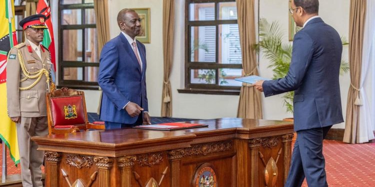 الرئيس الكيني يتسلم أوراق اعتماد سفير الصومال لدى بلاده